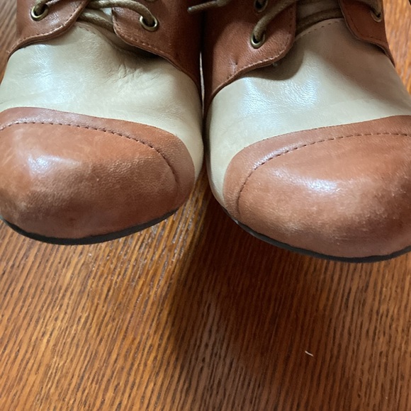 MIZ MOOZ FRANKLIN healed lace up bootie. Two tone leather. Size 6.5. - Picture 11 of 12